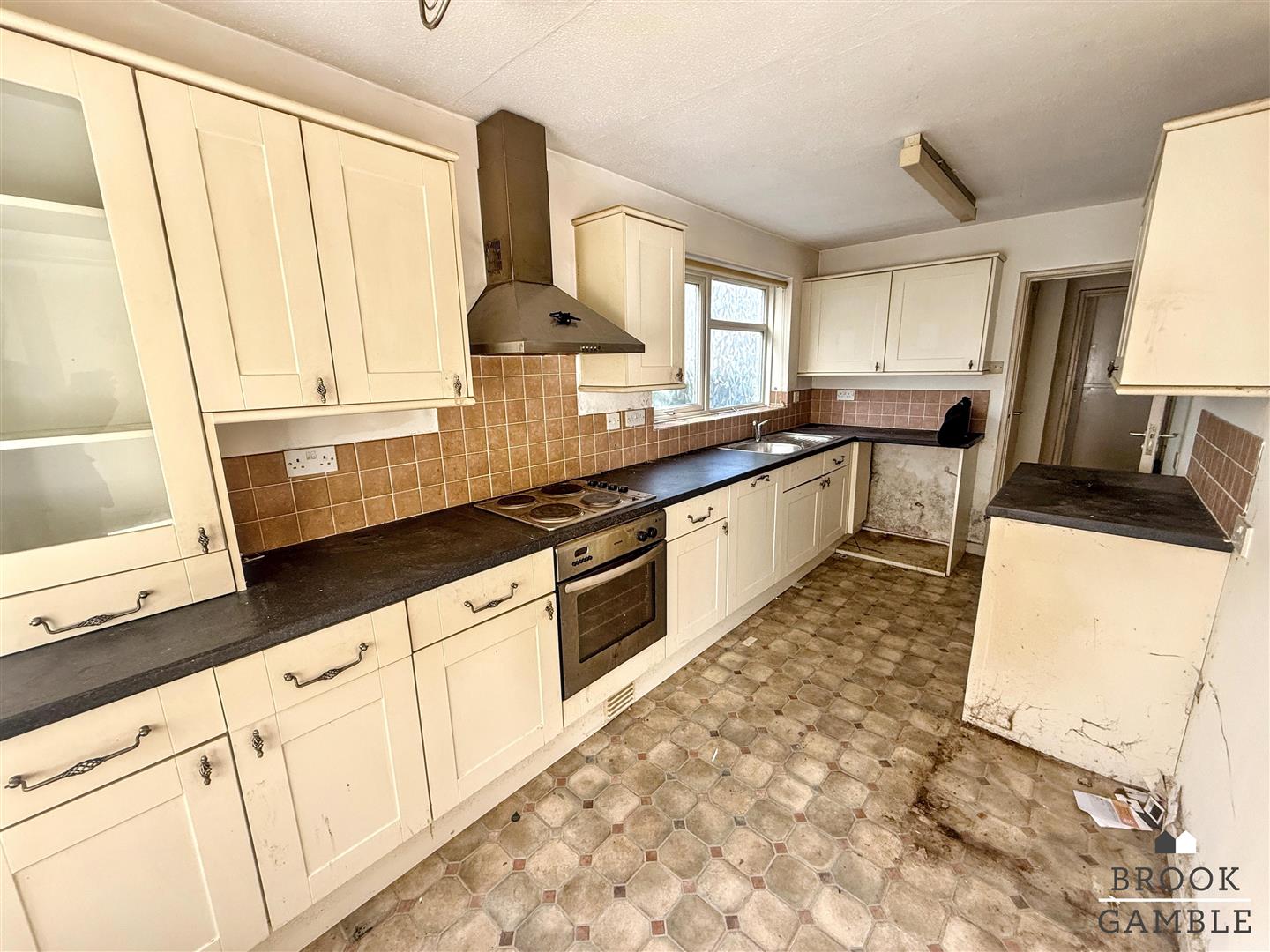 1 Bedroom Apartment. Trinity Trees in Eastbourne, East Sussex 4